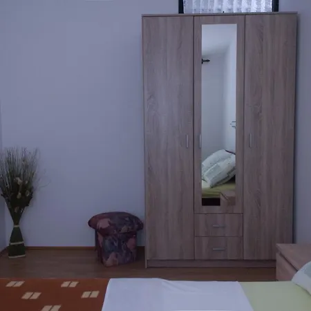 Pucarin Apartment *