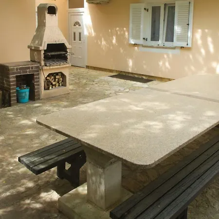 Pucarin Apartman *